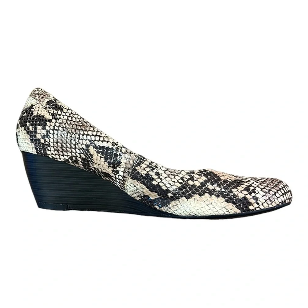 Clark's Collection Soft Cushion Beige & Brown Snake Print Brielle Wedge Pumps 9
